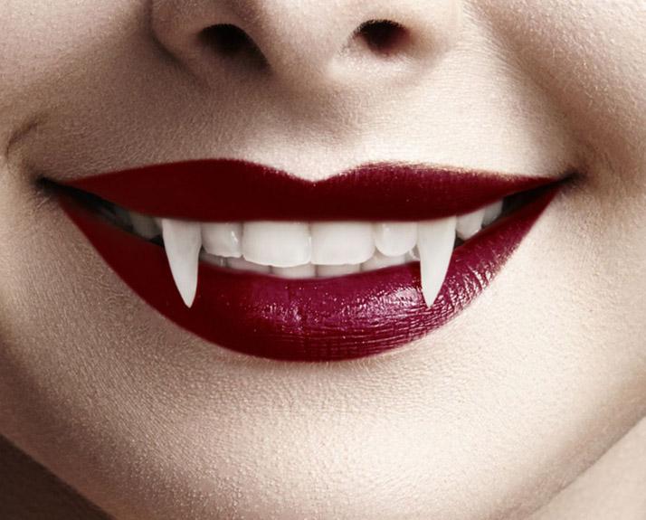 Sorriso da vampiro (7065033867446)