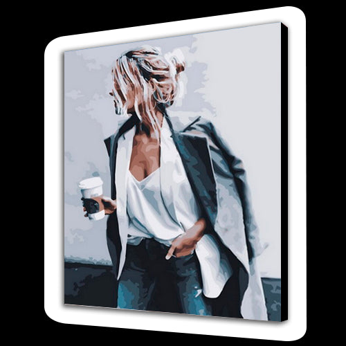 Ragazza con caffè (6957456359606)